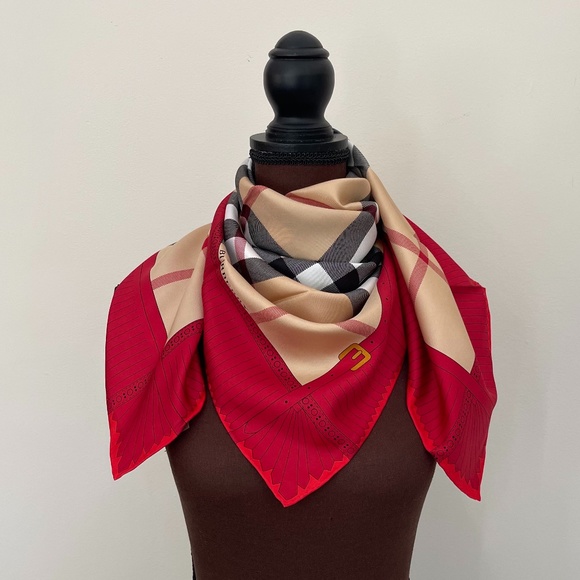 Display #5 Burberry Nova Check Scarf - Picture 11 of 14